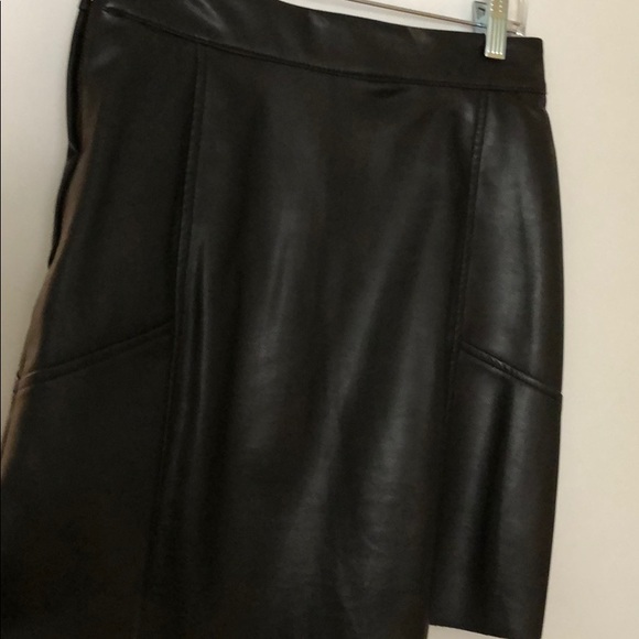 Faux leather skirt - Picture 3 of 7